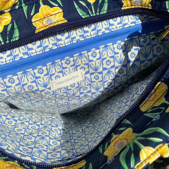 NWT VERA BRADLEY Sm. Original Zip Tote Inside/outside zip pockets. Zip closure - Picture 8 of 8